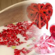 Romantické okvětní lístky růže - Růžová